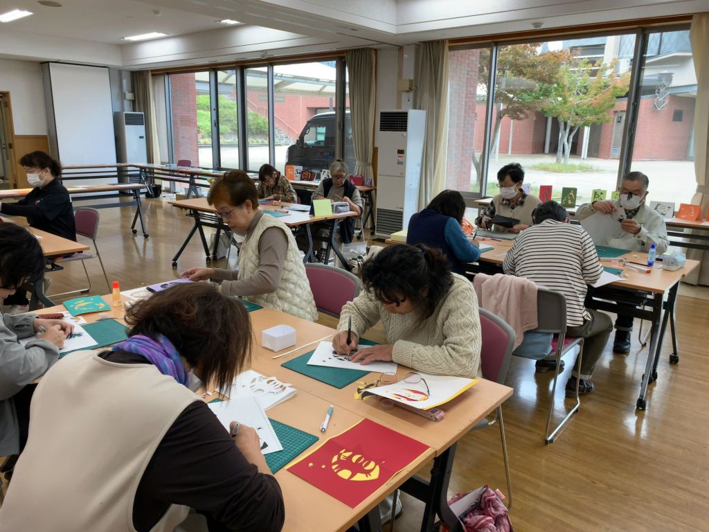 17637331967283023841085399049710